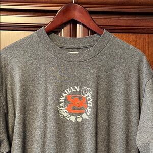 Like New Hawaiian Style Classic Gray T-Shirt with Orange & White Graphic!